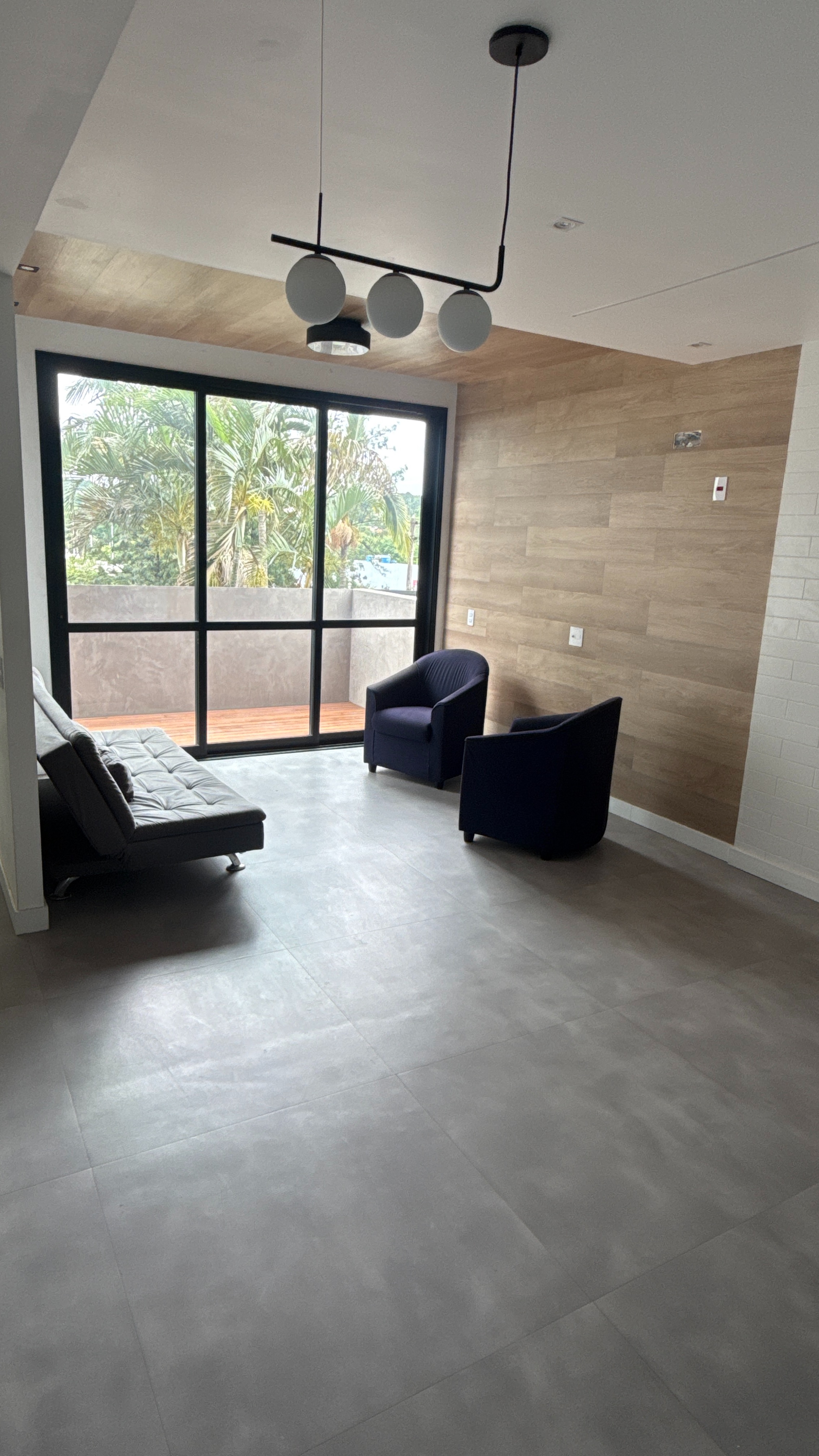 Sala de estar com mobiliário moderno