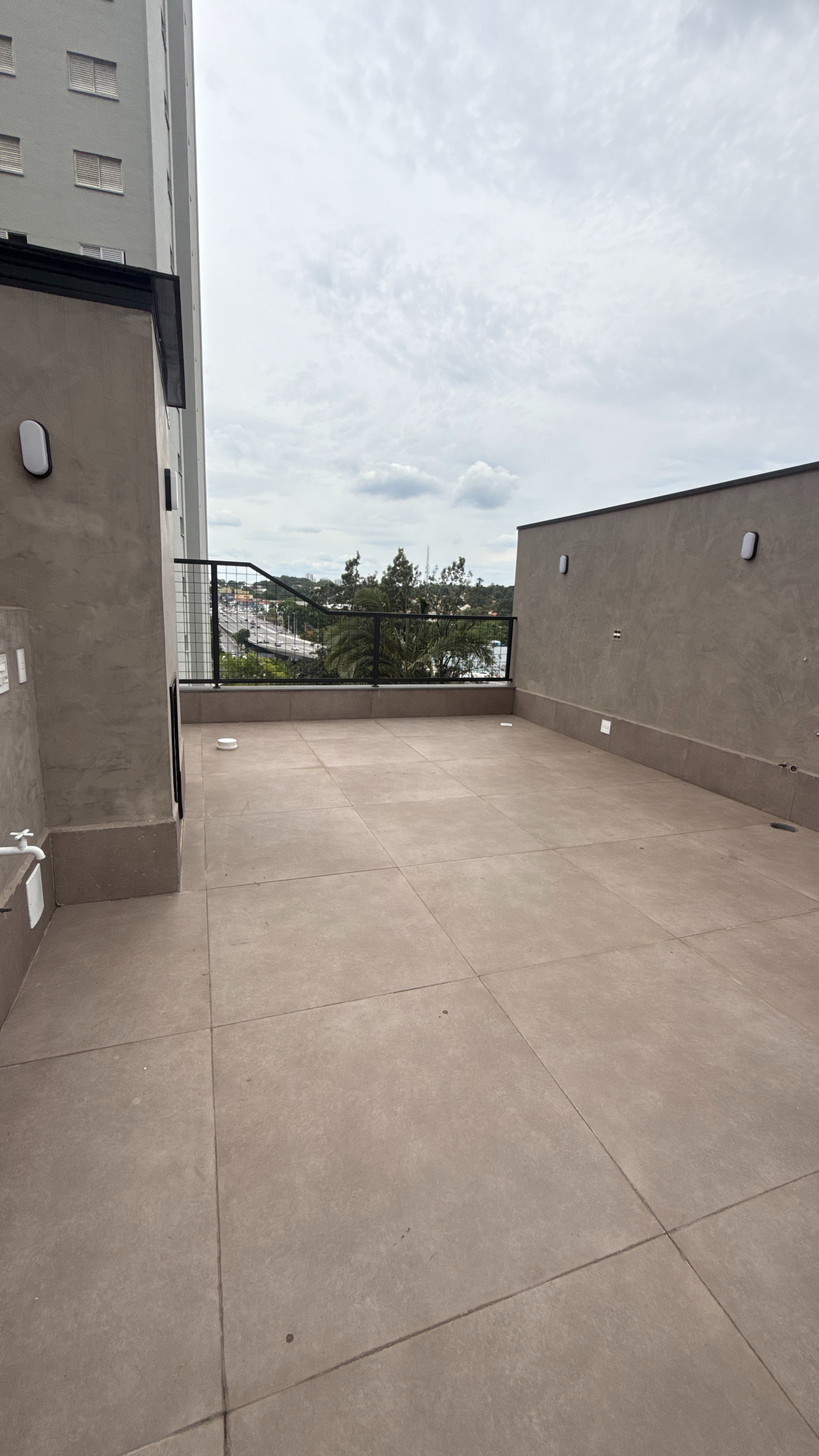 Rooftop com vista da cidade